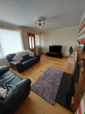 Welcoming 4 bedroom townhouse with free parking on premises